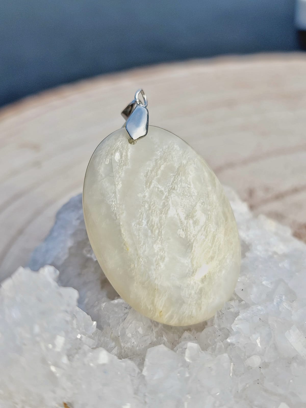 pendentif pierre de lune pèche