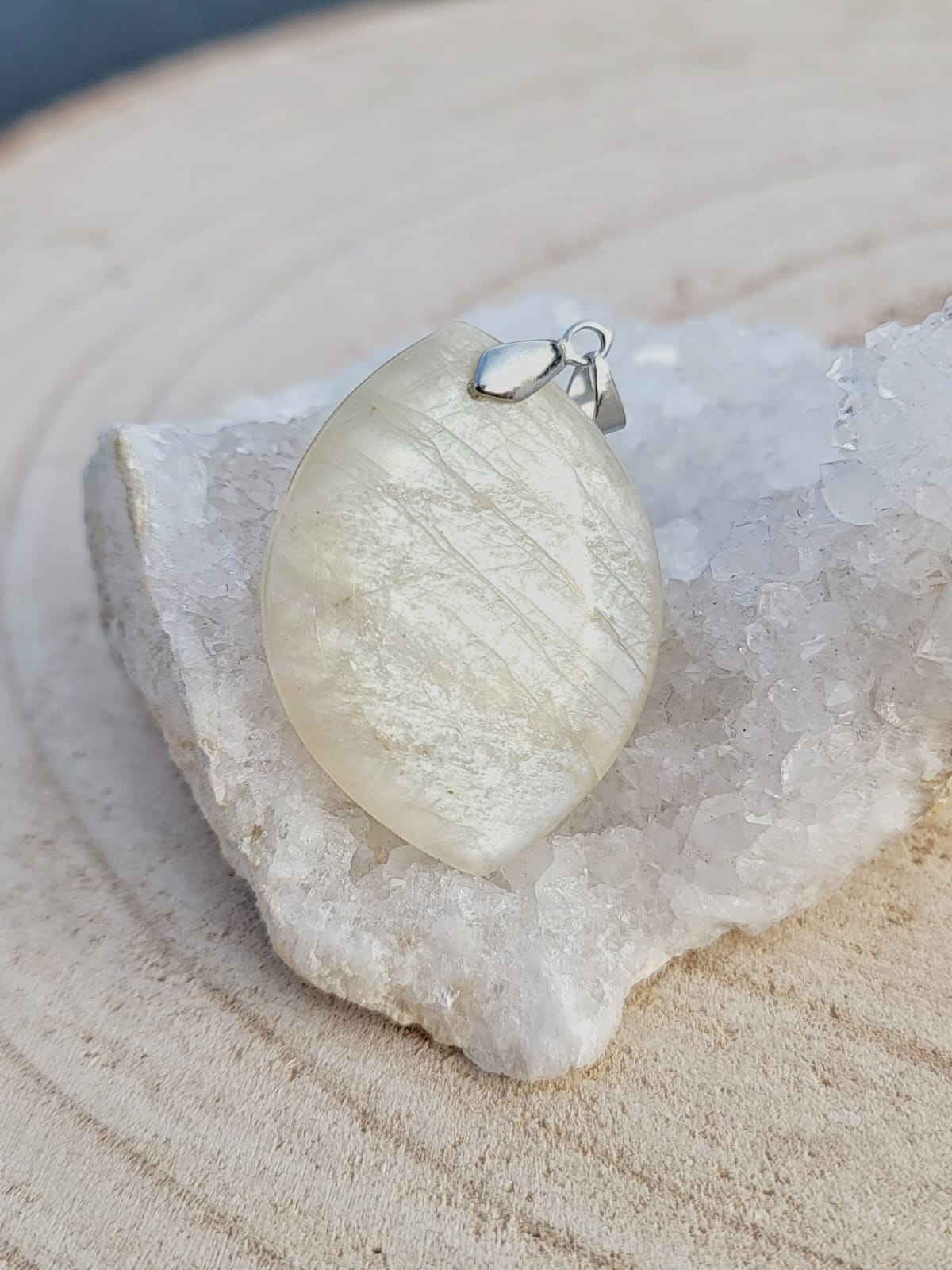 pendentif pierre de lune pèche